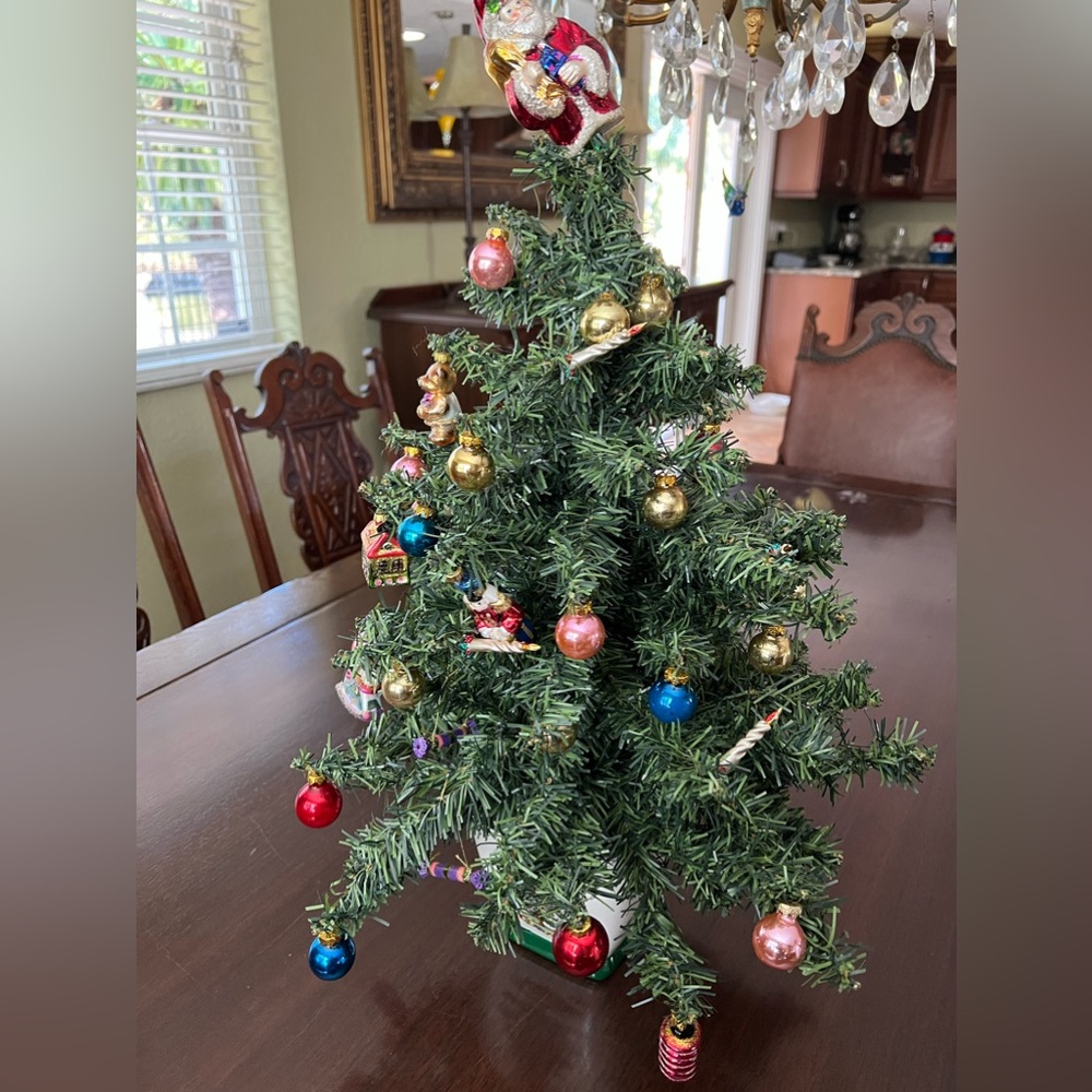 Vintage Spode Christmas tree with little glass ornaments as is condition